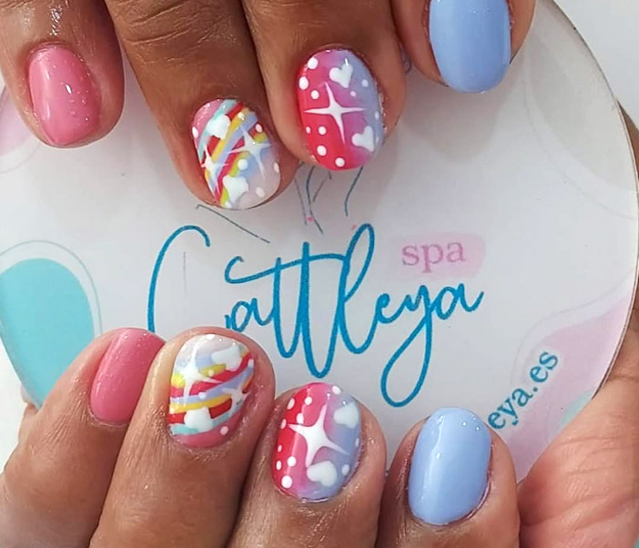 Estética Cattleya en Errenteria - Manicura semi con decorado en Errenteria